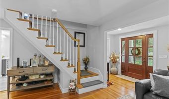 111 Peeptoad Rd, Scituate, RI 02857