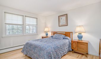 7 Side Hill Ln, Danbury, CT 06810