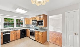 5105 SKYLINE VILLAGE Ct #8, Alexandria, VA 22302