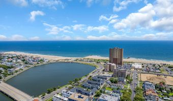 304 Deal Lake Dr 34, Asbury Park, NJ 07712