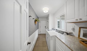 5 Beaver Pond Rd, Albany, NY 12211