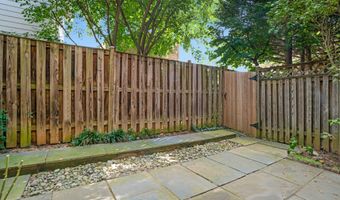 1975 N ADAMS St, Arlington, VA 22201