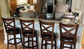 15733 Pine Cir, Basehor, KS 66007