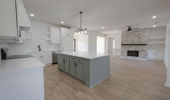 1068 Creekwood Cir, Bauxite, AR 72011