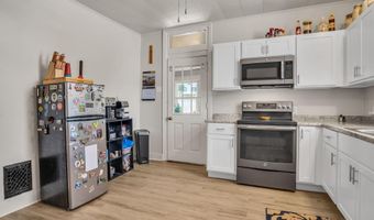 2 E MAIN St, Carlisle, PA 17015