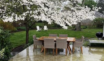 25 Belton Dr, Barrington, RI 02806