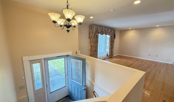 4 Nicholas Dr, Albany, NY 12205