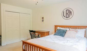 24 Surrey Ln, Falmouth, ME 04105