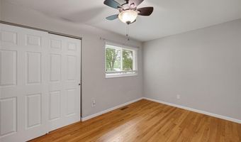 527 Blazedwood Dr, Ballwin, MO 63021