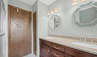 1507 W Plymouth Dr, Arlington Heights, IL 60004