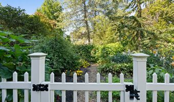 7225 SW JUNIPER Ter, Beaverton, OR 97008
