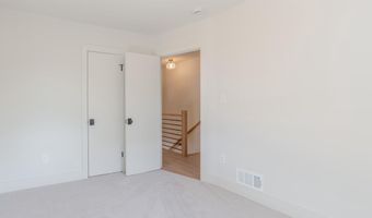 57 GARDEN Dr, Alexandria, VA 22304