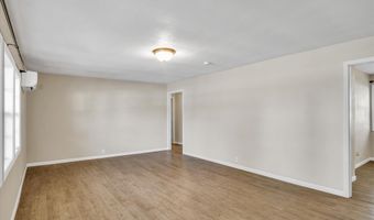 702 E Highland St, Aurora, MO 65605