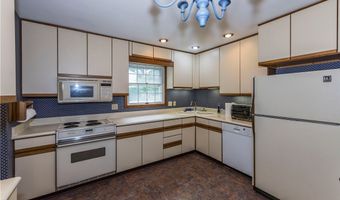 2070 White Pond Dr, Akron, OH 44313