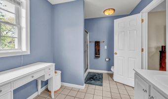 45 Pocono Ln 10, Danbury, CT 06810