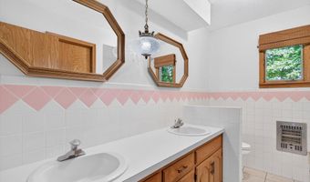 1635 Oak Dr, Aurora, MO 65605