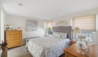 3 Queens Rd 211, Attleboro, MA 02703