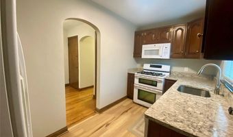 1093 N Main St, Akron, OH 44310