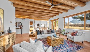 9 Desiderio Rd, Arroyo Seco, NM 87514