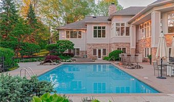 520 Bristol Dr, Aurora, OH 44202