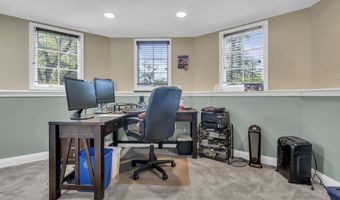 26 Crest Rd, Middletown, NJ 07748