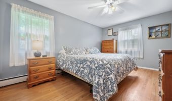 8 Brookview Ct, Bethel, CT 06801