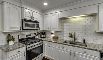 128 W Pinebrook Dr, Brandon, MS 39047