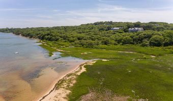 7 Clay Pit Ln, Aquinnah, MA 02535