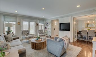 110 Lake View Rd, Cranston, RI 02920