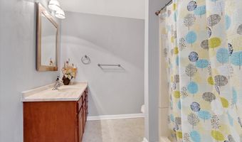 65 ANGELA Ln, York, PA 17402
