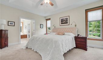 1250 Woodsview Dr, Akron, OH 44313