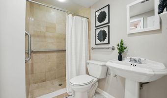 8121 BRIAR CREEK Dr, Annandale, VA 22003