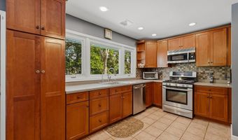 6 Biret Dr, Airmont, NY 10952