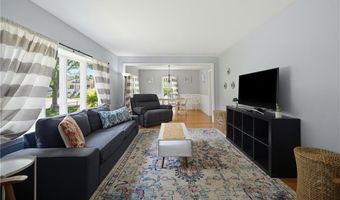 34 Foxhill Ave, Bristol, RI 02809