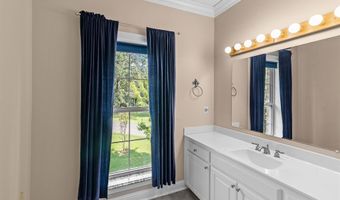 135 Oak Leaf Trl, Benton, LA 71006