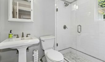 8 Glenwood Dr, Darien, CT 06820