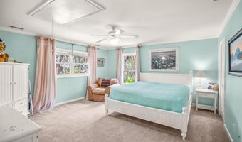 5 Petigru Dr, Beaufort, SC 29902