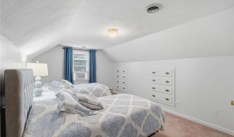 6 Lakewood Dr, Narragansett, RI 02882