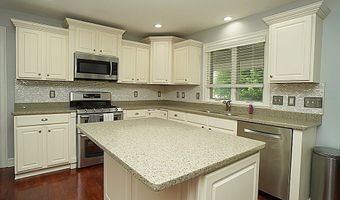 47 Timber Cove Ct, Amherst, NY 14051