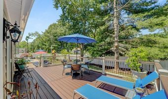 5 Trotter Ter, Belford, NJ 07718