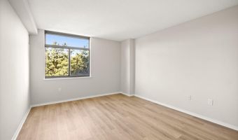 7111 WOODMONT Ave 402, Bethesda, MD 20815