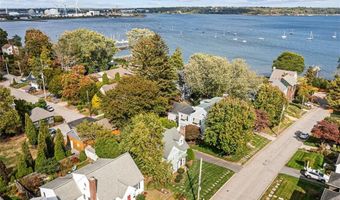 12 Harbour Ter, Cranston, RI 02905