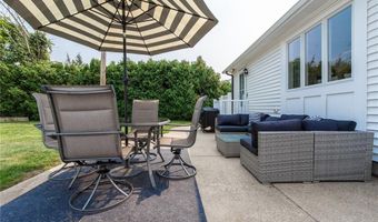14 Wenscott Ln, North Providence, RI 02904