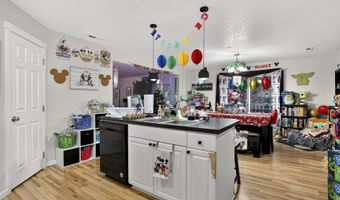 10535 SW CRESTWOOD Dr, Beaverton, OR 97008