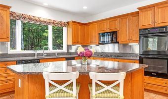 60 Pheasant Dr, East Greenwich, RI 02818