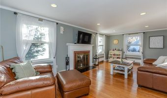 7 Mayfair Dr, East Providence, RI 02916