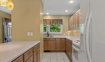 51 Dockside Ln, Belfast, ME 04915