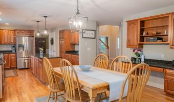 24 Surrey Ln, Falmouth, ME 04105