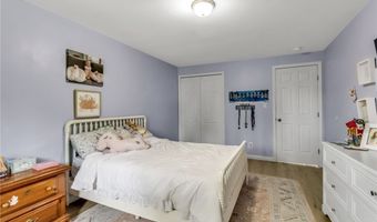 169 Chestnut Hill Ln S, Amherst, NY 14221