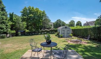 7 Boulevard E, Middletown, RI 02842